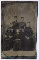 cca 1890-1900 Régi családi fotó, ferrotípia, kopott, karcos, 9x6 cm