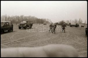 ~1965 35 db fotó NEGATÍV vezetési gyakorlatokról, Ócsa