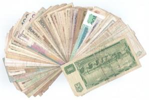 66db vegyes külföldi bankjegy, főleg jugoszláv és lengyel papírpénzek T:III-IV
66pcs mixed foreign ...
