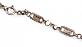 Ezüst(Ag) nyaklánc, érme medállal, jelzés nélkül, h: 66 cm, nettó: 22,65 g