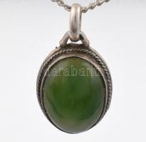 Ezüst(Ag) nyaklánc, ovális medállal, jelzett, h: 47 cm, bruttó: 8,1 g