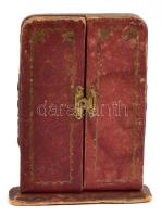 ~1920 Kis fém plakett Raffaello Sanzio Madonnát és két gyermeket ábrázoló festménye nyomán, alatta &...