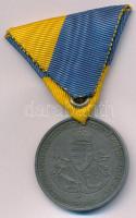 1941. "Délvidéki Emlékérem" cink emlékérem mellszalaggal. Szign.: BERÁN L. T:2 kis patina ...