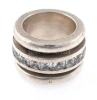 Ezüst(Ag) masszív köves gyűrű, jelzett, méret: 53, bruttó: 27,05 g