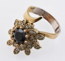 Aranyozott ezüst(Ag) kövekkel gazdagon kirakott gyűrű, jelzett, méret: 55, bruttó: 8,28 g