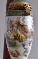 Porcelán pipa, madaras motívummal, kis kopásnyomokkal, h: 27 cm