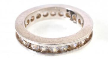 Ezüst(Ag) kerek köves gyűrű, jelzett, méret: 55, bruttó: 6,5 g