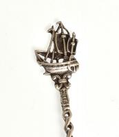 Ezüst(Ag) plasztikus mintás, hajós nyelű kanál, jelzés nélkül, h: 10,2 cm, nettó: 11,5 g