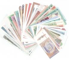 141db-os hajtatlan bankjegy tétel a világ minden tájáról T:I,I- 141pcs of unfolded banknotes lot fro...