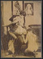 cca 1900 Erotikus fotó, papírlapra ragasztva, felületén törésnyomok, 13×9,5 cm