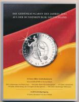 Németország 2011G 10EUR Ag Liszt Ferenc 200. születésnapja, DIE GENDEKAUSGABEN DES JAHRES 2011 AUS DER BUNDESREPUBLIK DEUTSCHLAND karton dísztokban T:1  Germany 2011G 10 Euro Ag 200th Anniversary of the Birth of Franz Liszt in DIE GENDEKAUSGABEN DES JAHRES 2011 AUS DER BUNDESREPUBLIK DEUTSCHLAND cardboard display case C:UNC  Krause KM#295