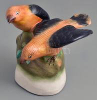 Kispesti madár pár. Kézzel festett, jelzett, minimális lepattanással. 10x12 cm