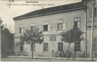 Nagykanizsa, Deák Ferenc emléktábla a régi gimnázium épületén. Hirschler tőzsde kiadása (EK)