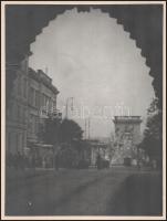 cca 1935 Budapest, a mai Clark Ádám tér és a Lánchíd az Alagútból fényképezve, fotó kartonon, hátold...