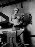 Marácz István (1958-): Meztelen fények. Akt album. Fotókönyv. Dedikált! 
105 művészi akt fotót tart...