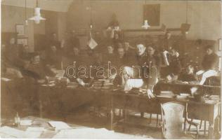 Osztrák magyar első világháborús katonák lazáskodnak egy irodában / WWI K.u.k. military, soldiers lazing in an office. photo