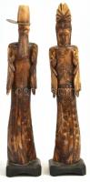 Csontból faragott távol-keleti férfi és nő szobor, fa talapzattal, a kalap karimája hiányos, m: 30 cm