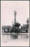 1930 Budapest, az óbudai Szentlélek tér a Szentháromság-szoborral még az eredeti helyén, hátoldalon feliratozva, 13,5×9 cm