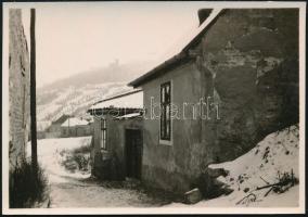 1934 Budapest, Tabán, Holdvilág utcai ház, fotó hátoldalon feliratozva, 6×8 cm