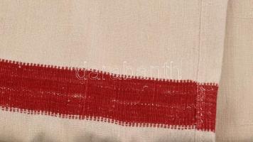 Lenvászon asztalterítő, B.E. monogrammal, helyenként foltos, 210x138 cm