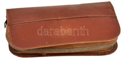 Régi bőr férfi neszeszer, solingeni borotvával, körömápolási eszközökkel, bőr borotvafenővel, fenőkő...