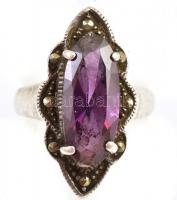 Ezüst (Ag) lila ovális köves gyűrű, jelzett, kis kopással, a kövön apró sérüléssel, méret: 57, bruttó: 7,1 g