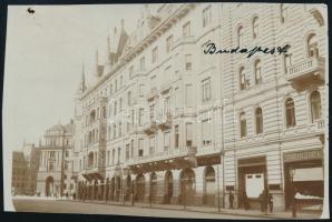 cca 1900 Budapest, Nádor utca, Parlament a háttérben, vágott fotólap, 7×11 cm