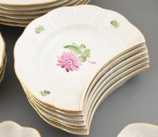 Herendi virág mintás kibővített, hat személyes étkészlet plusz tálakkal, mindegyik tányéron más fajt...