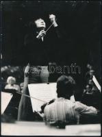 Ken-Ichiro Kobayashi (1940-) japán karmester dedikált fotója saját kezű kotájával / autograph signed...