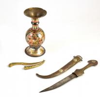 Orientális vagy török fém dísztőr réz tokban, kopásnyomokkal, h: 36 cm + török réz levélbontó kés tokban, apró kopásnyomokkal, h: 18 cm + egyiptomi fém gyertyatartó, m: 21 cm