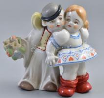 Zsolnay porcelán szerelmes pár, kézzel festett, jelzett, apró kopásnyomokkal, m: 11 cm