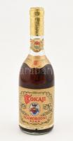 1967 Tokaji szamorodni édes fehérbor, bontatlan palack.. Jól tárolt.