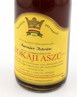1988 Tokaji Aszú édes fehérbor bontatlan palack, jól tárolt. névre szóló címkével