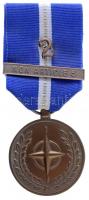 DN NATO Érem - Nem 5-ös cikkely szerinti szolgálat Br kitüntetés mellszalagon (35mm) T:1- ND NATO Medal - Non Article 5 Br decoration with ribbon (35mm) C:AU