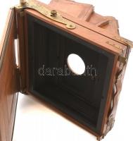 Régi műtermi fényképezőgép fa váza több részből réz szerelékekkel XIX. sz. második fele. 32x29 cm ho...