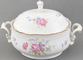 Hollóházi porcelán étkészlet. Kézzel festett, jelzett, néhány apró lepattanással, egy tányéron reped...