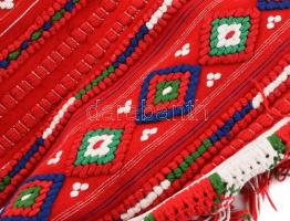 2 db erdélyi színes, dekoratív szőttes, két végén rojtos díszítéssel, apró foltokkal, 220x43 cm