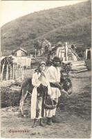 1908 Erdélyi cigány pár szamárral. E. Fischer Hermannstadt / Zigeunerpaar / Transylvanian gypsy couple, folklore, donkey (EK)