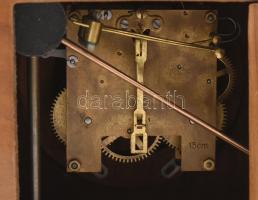 Art deco kandalló óra felesütős, inga járatos szerkezettel, kulccsal, nem működik, de szép állapotba...