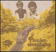 cca 1960-1970 Pionier-eisenbahn, német nyelvű úttörővasút propsketus, a borítón kis lyukakkal, a sarkán kis gyűrődéssel, 12 sztl. lev.