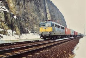 cca 1996-2002 10 db MÁV vasúti fotó,egy-kettő felületén kis karcolásokkal, apró sérülésekkel, 9x14 c...