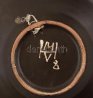 2 db hódmezővásárhelyi virágmintás dísztál. Mázas kerámia, kézzel festett, jelzett (HMV 8), apró kop...