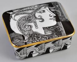 Hollóházi Szász Endre által tervezett dekorral díszített porcelán dobozka. Matricás, jelzett, hibátlan 9x7,5x4,5 cm