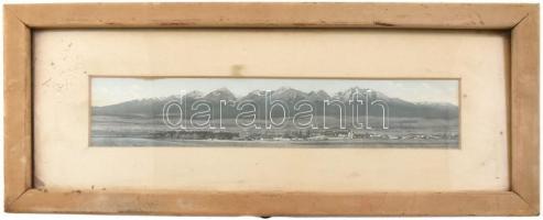 cca 1920 Hegyvidéki falu, üvegezett keretben, 8,5×41 cm