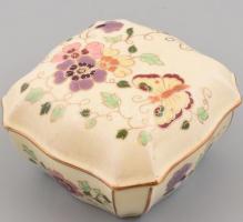 Zsolnay pillangó mintás porcelán bonbonier, kézzel festett, jelzett, mázrepedésekkel, 10,5x10,5x6cm