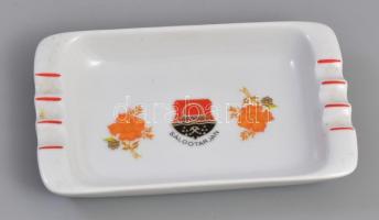 Hollóházi porcelán "Salgótarján" hamutartó, matricás, jelzett, kopásnyomokkal, 8×14 cm