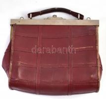 Női barna bőr táska, kopásnyomokkal, 20×19 cm