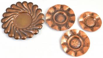 4 db fém fali dísztányér, közte 3 réz tányér, d: 12 cm és 22,5 cm közötti méretben