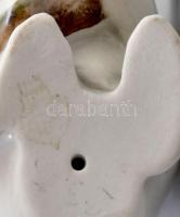 Zsolnay porcelán nyuszi, kézzel festett, jelzett, kis kopással, m: 6,5 cm