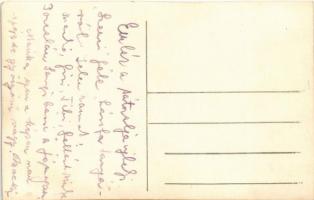 Sátoraljaújhely, italozó katonák és hölgyek a "Hársfa tanya" kertjében. photo (vágott / cu...